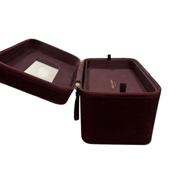 Dolce & Gabbana Red Velvet Traincase, Jewelry Box. - Picture 4 of 5